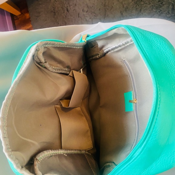 Green backpack medium size good for school - Picture 3 of 8